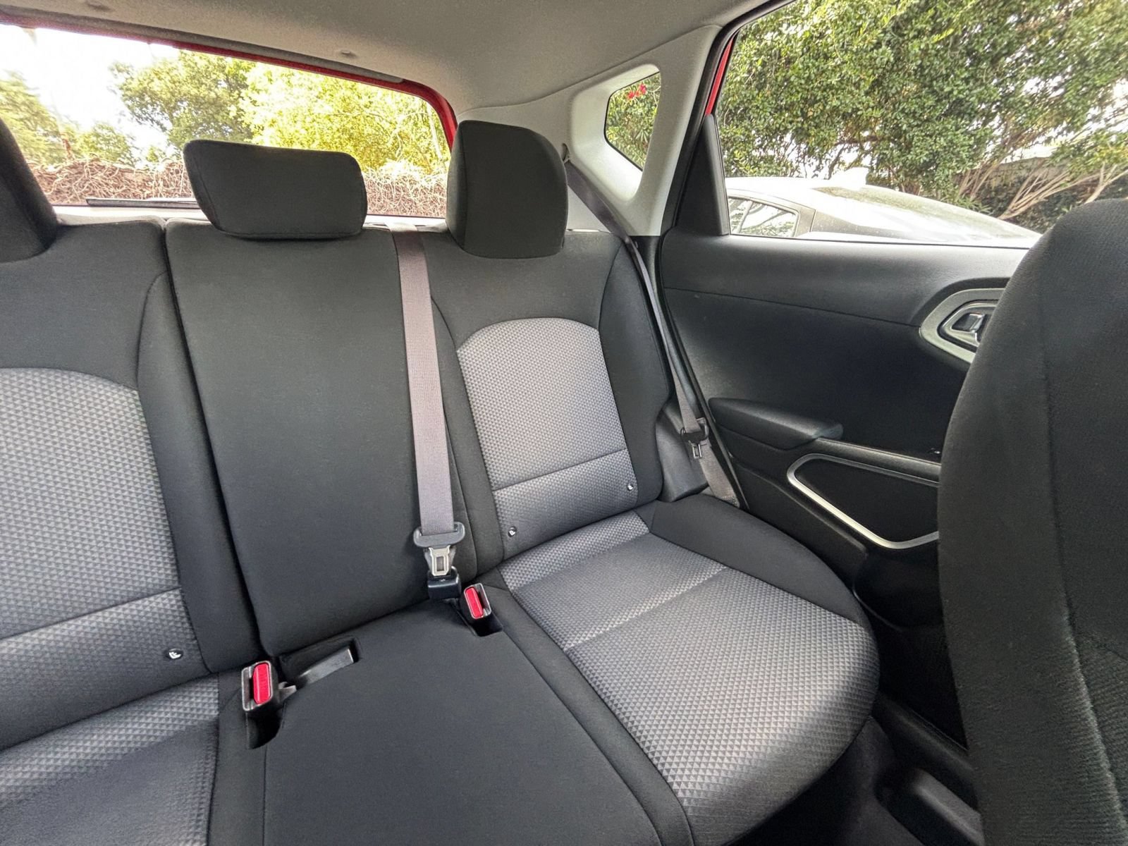 Used 2025 Kia Soul LX w/ LX Technology Package FWD image 34