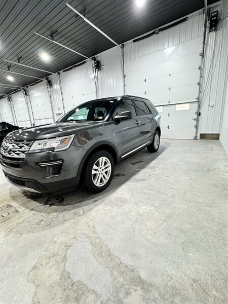 Used 2018 Ford Explorer XLT AWD/4WD image 4
