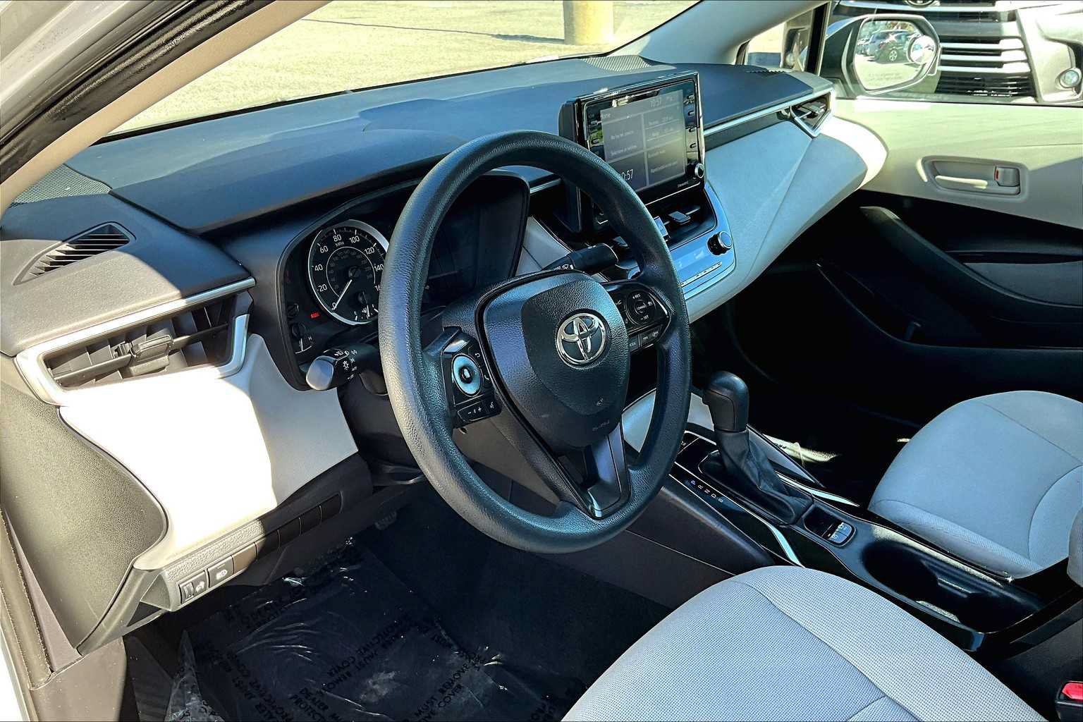 Used 2022 Toyota Corolla LE FWD image 16
