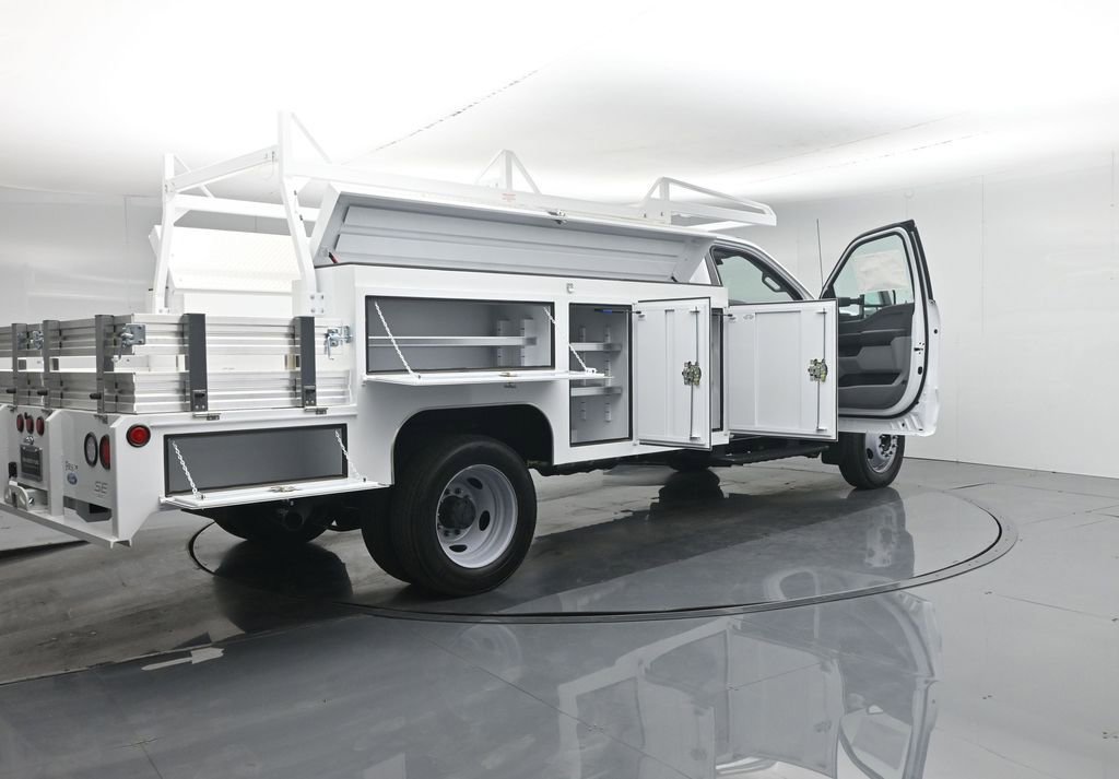 New 2025 Ford F450 XL w/ XL Chrome Package RWD image 34