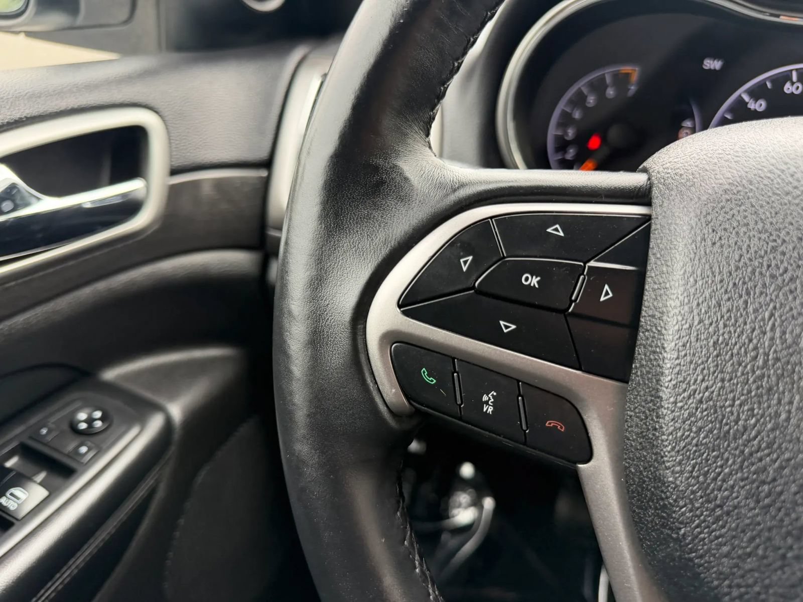 Used 2018 Jeep Grand Cherokee Laredo AWD/4WD image 18