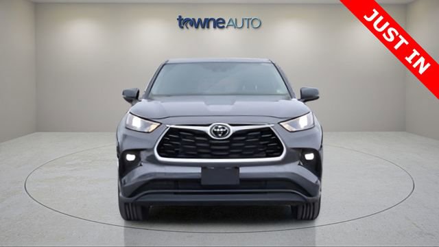 Used 2023 Toyota Highlander LE image 11