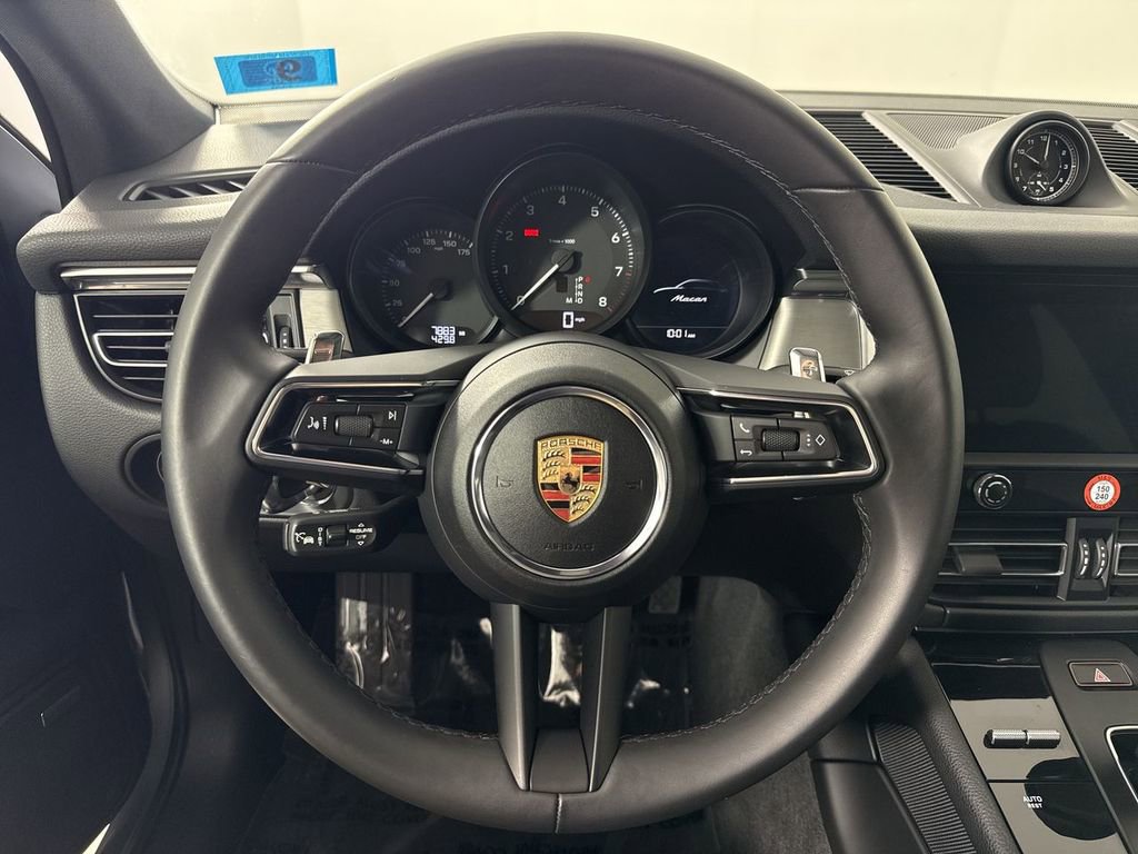 Certified 2025 Porsche Macan image 35