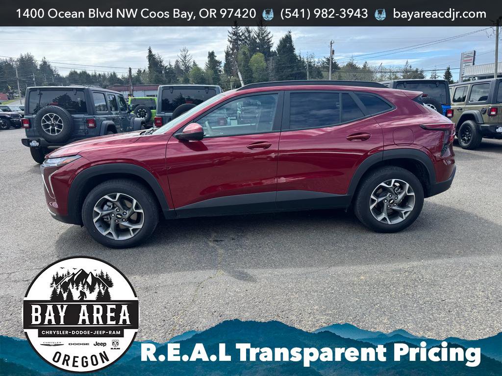 Used 2025 Chevrolet Trax LT image 3