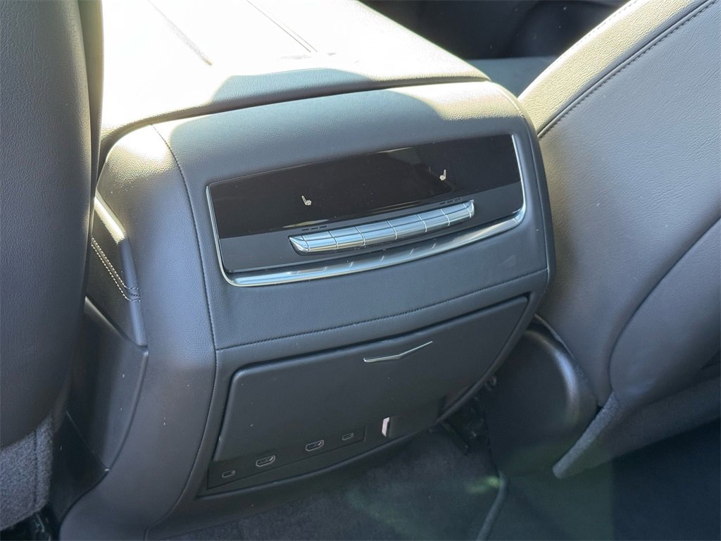 Used 2025 Cadillac Escalade Premium Luxury image 18