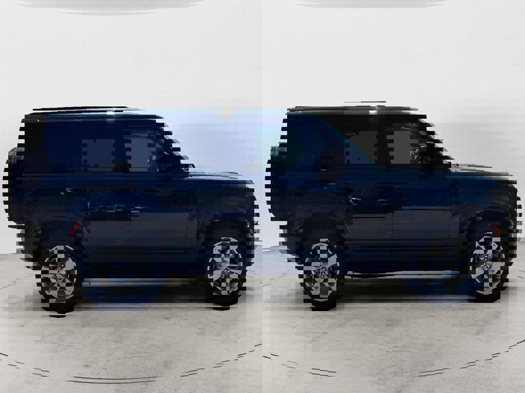 New 2025 Land Rover Defender 110 S image 6