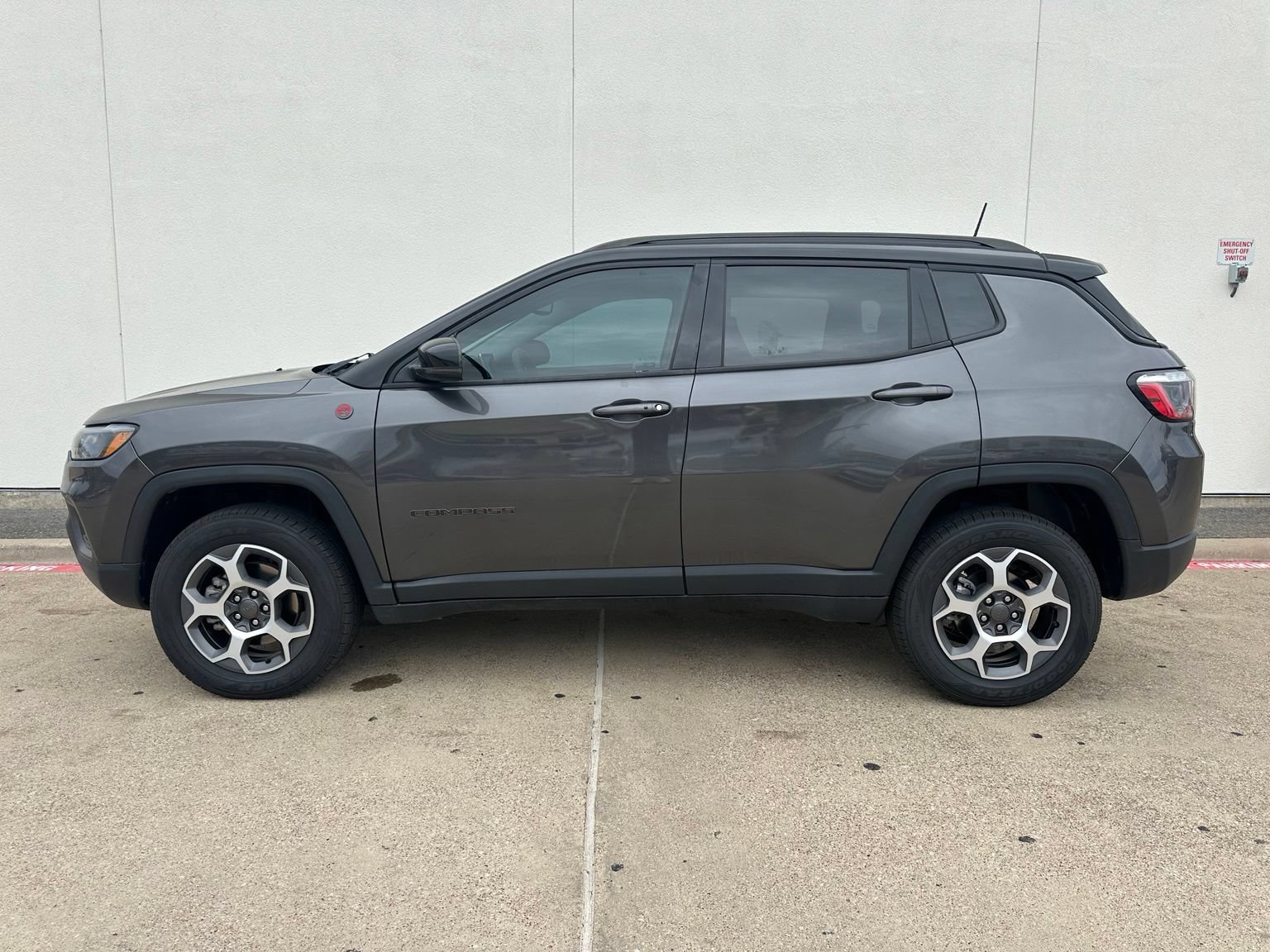 Used 2022 Jeep Compass Trailhawk w/ Sun and Sound Group AWD/4WD image 4