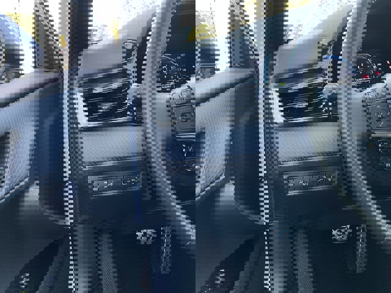 Used 2025 Toyota Camry SE image 24