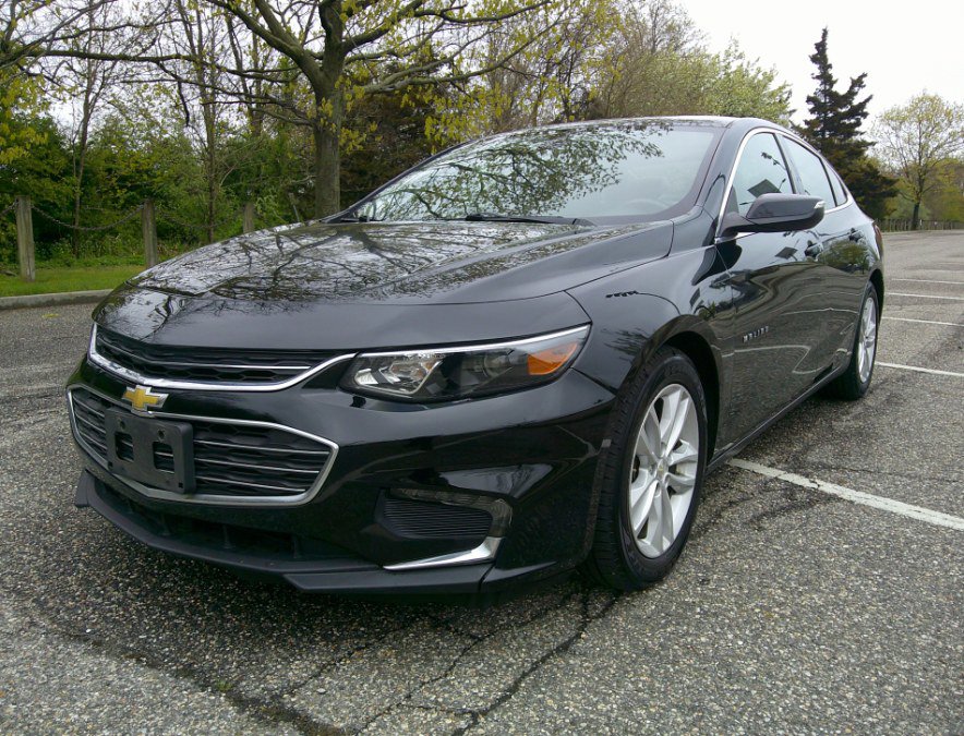 Used 2017 Chevrolet Malibu LT w/ Leather Package FWD image 2