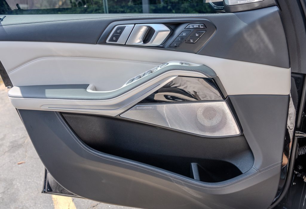Used 2025 BMW X7 M60i image 16