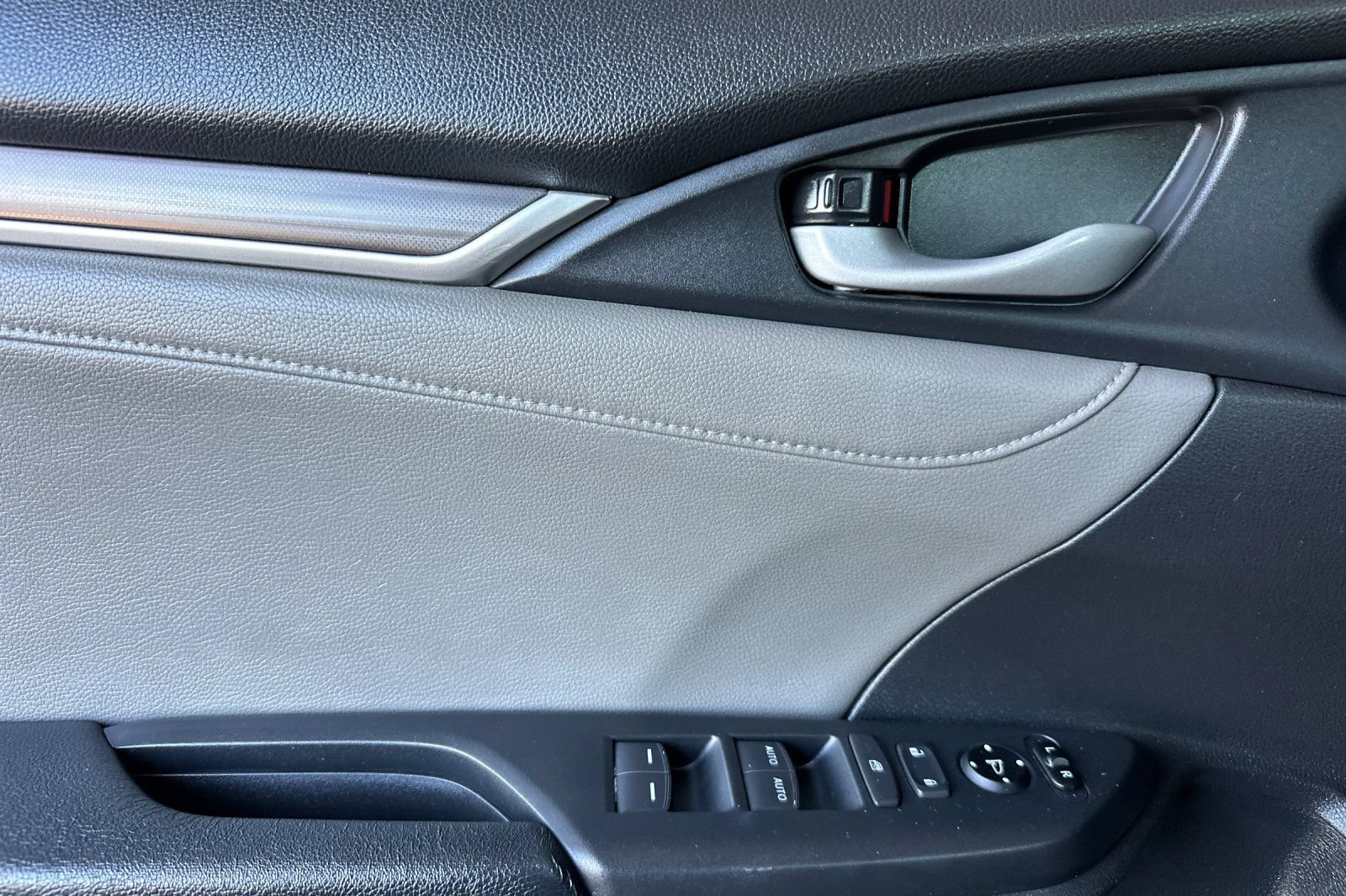 Used 2019 Honda Civic EX-L image 11