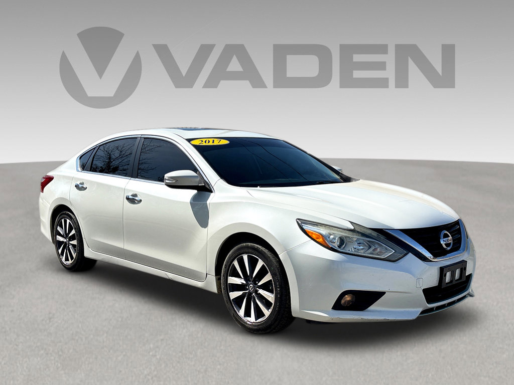 Used 2017 Nissan Altima 2.5 SL w/ Moonroof Package image 1