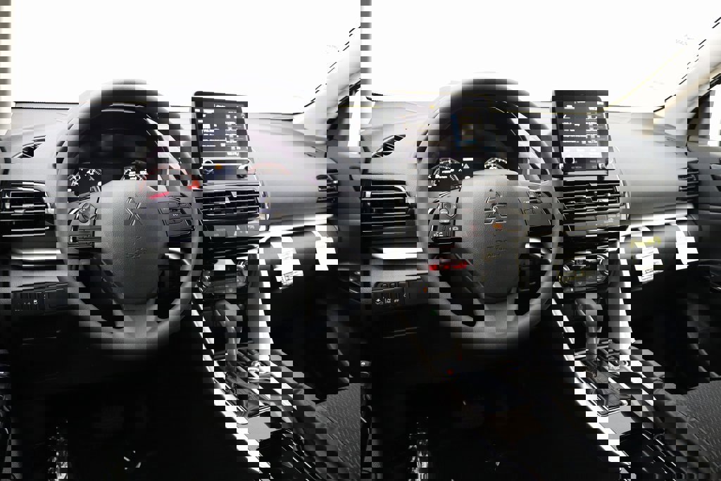 New 2026 Mitsubishi Eclipse Cross LE image 3