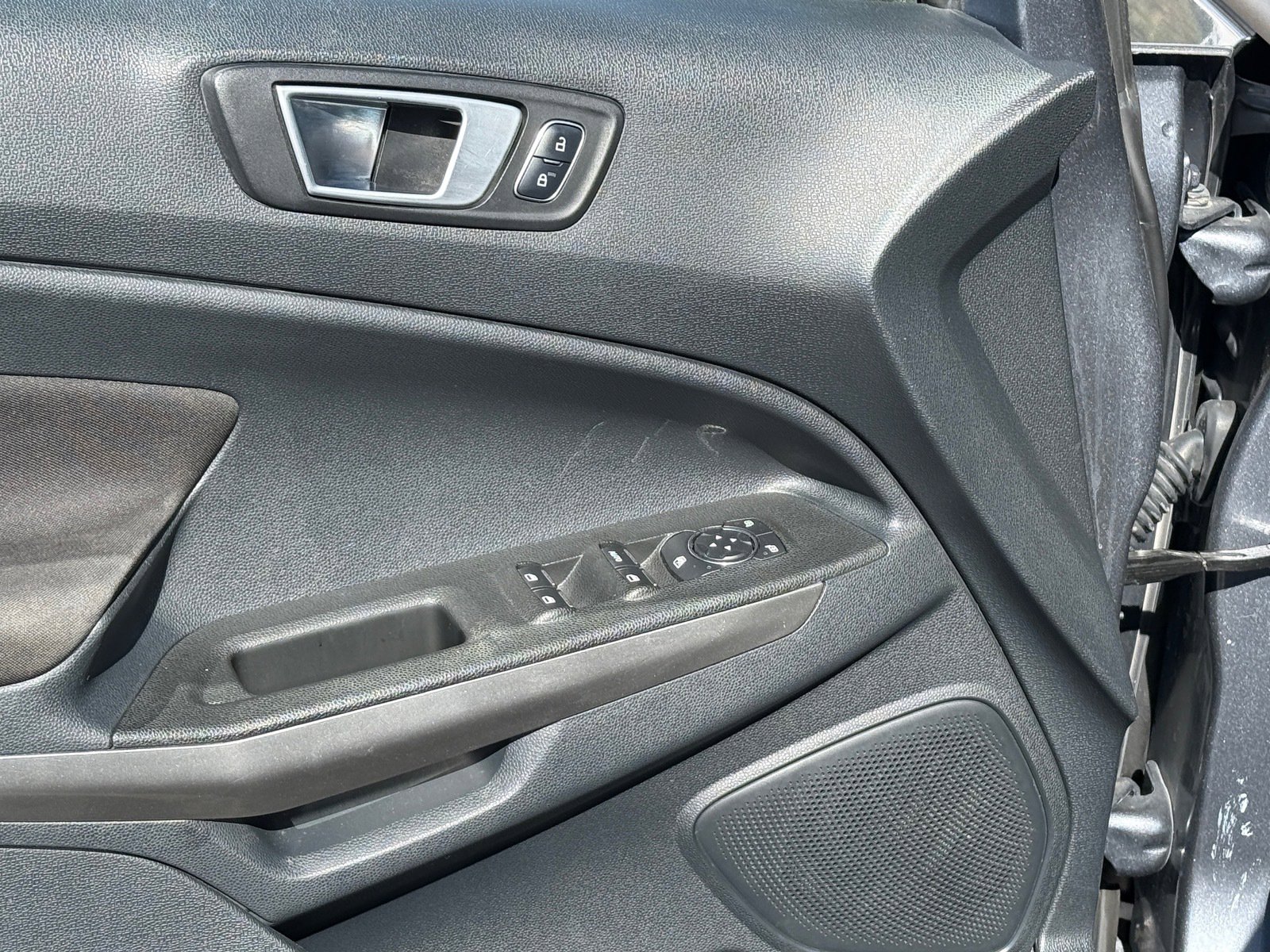 Used 2018 Ford EcoSport SE w/ SE Convenience Package image 18