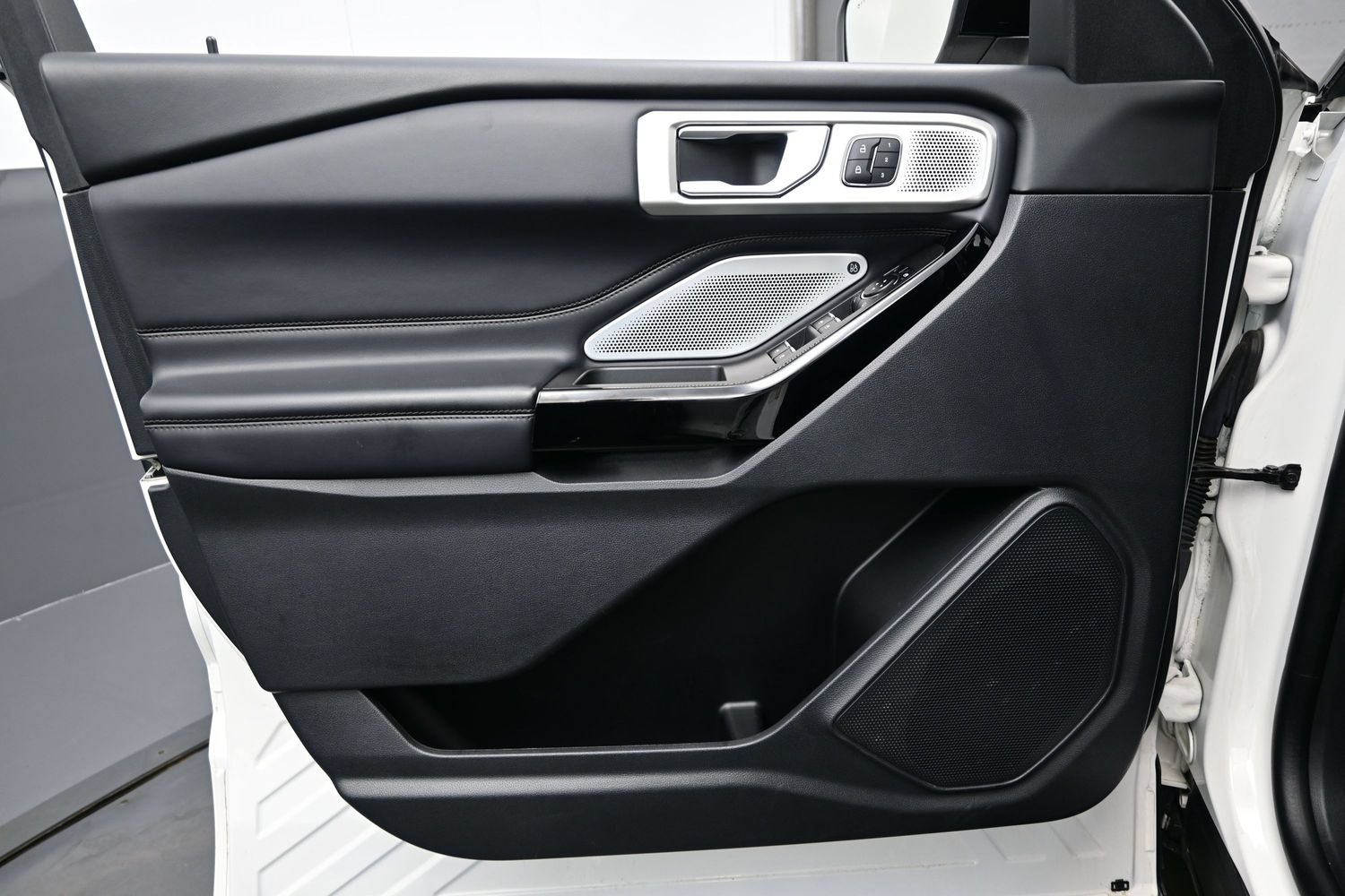 Used 2023 Ford Explorer Platinum AWD/4WD image 9