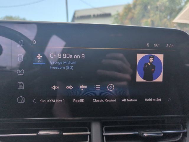 Used 2025 Chevrolet Trax LT w/ LT Convenience Package FWD image 18