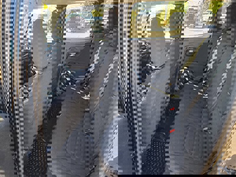 Used 2019 Jeep Renegade Latitude w/ Cold Weather Group image 11