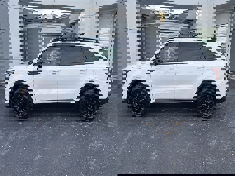 Used 2024 Kia Sorento SX Prestige image 3