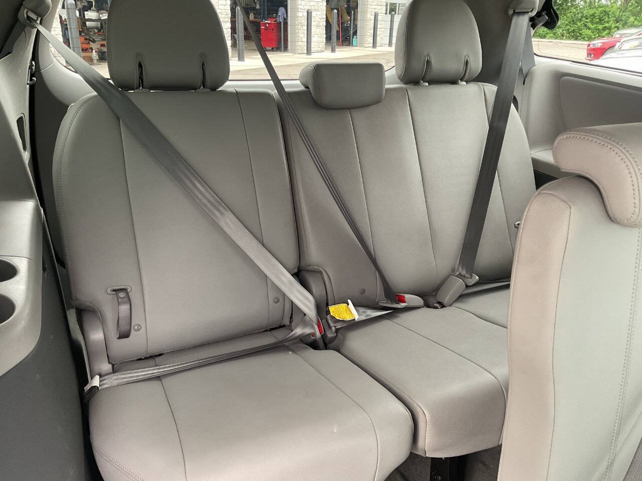 Used 2015 Toyota Sienna XLE FWD image 40