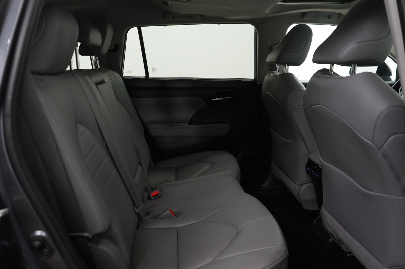 Used 2020 Toyota Highlander XLE image 11