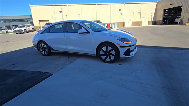 New 2025 Hyundai Ioniq 6 SE video 3