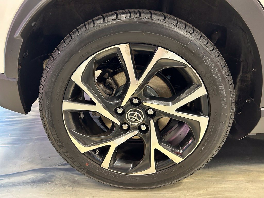 Used 2019 Toyota C-HR XLE FWD image 24