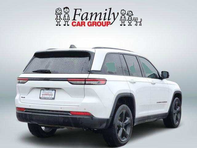 Used 2024 Jeep Grand Cherokee Altitude AWD/4WD image 4