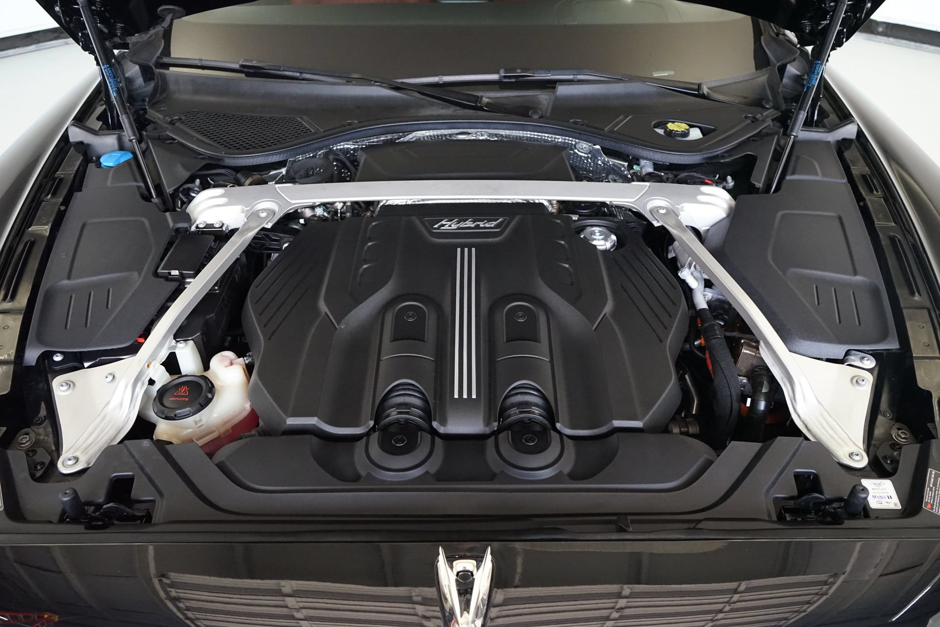 Used 2022 Bentley Flying Spur Plug-In Hybrid AWD/4WD image 34