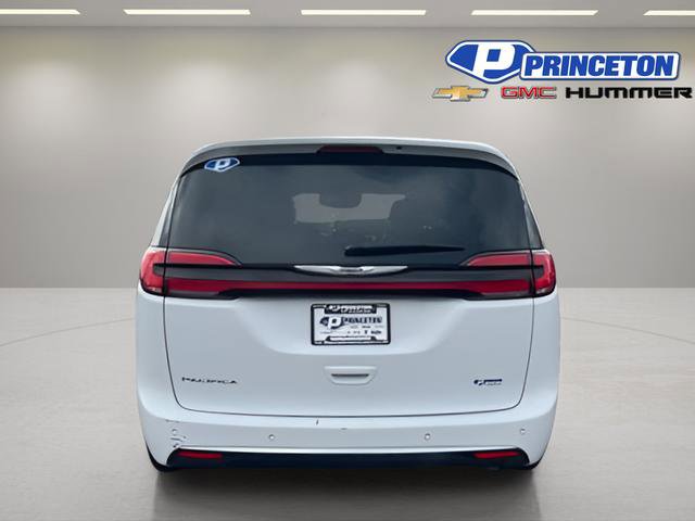 Used 2025 Chrysler Pacifica Select FWD image 6