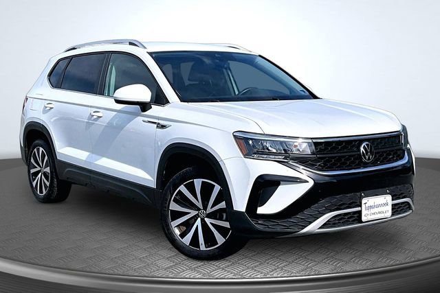 Used 2024 Volkswagen Taos SE image 3