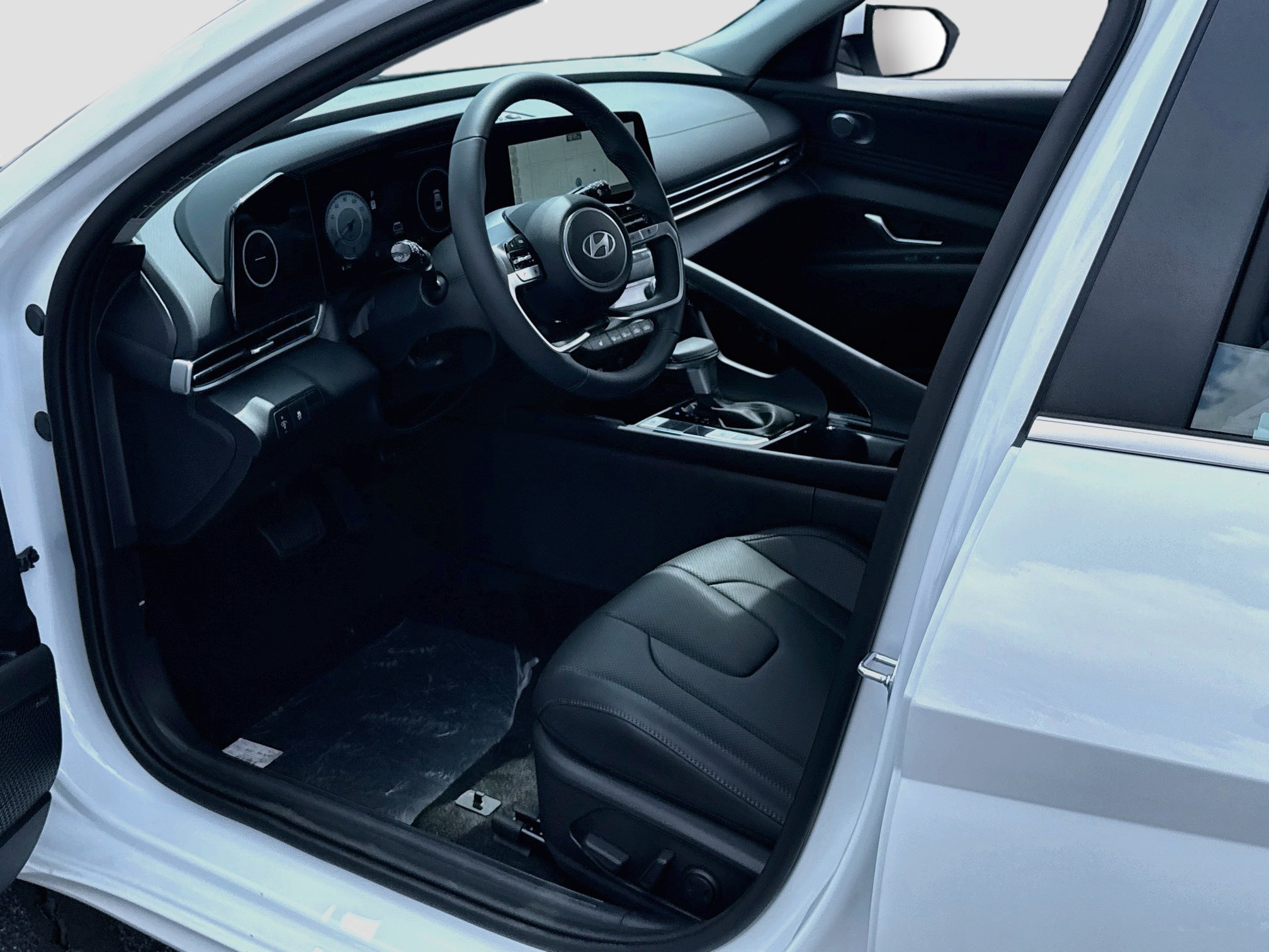 New 2026 Hyundai Elantra Limited FWD image 4
