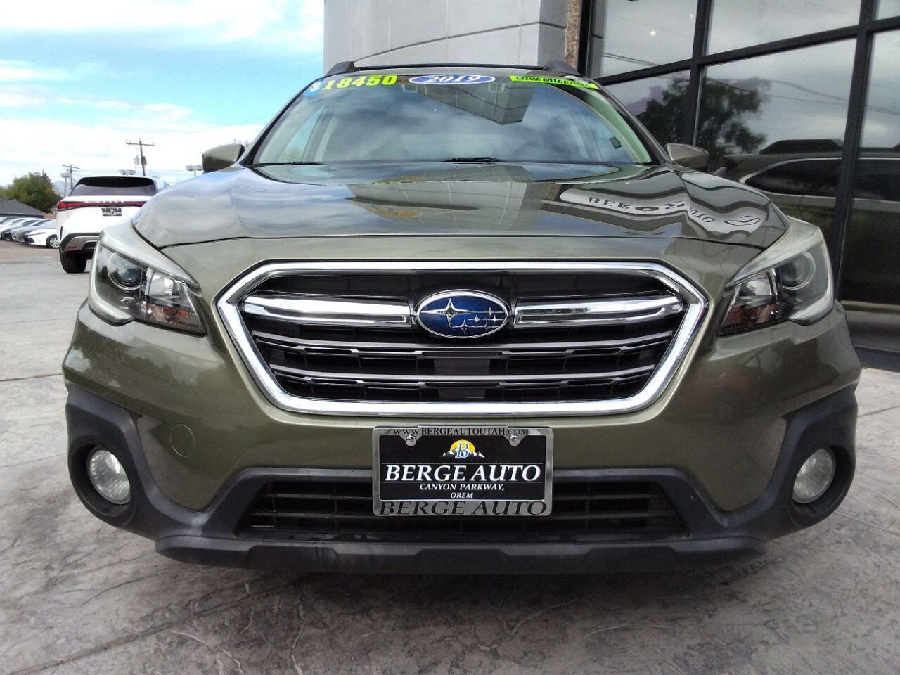 Used 2019 Subaru Outback 2.5i Premium AWD/4WD image 2