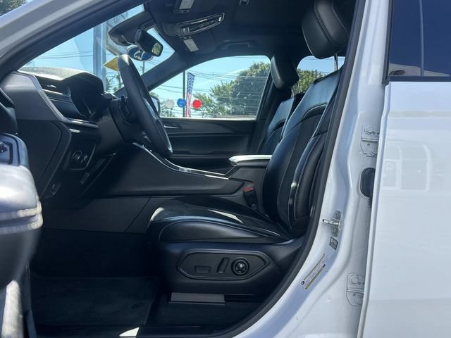 Used 2023 Jeep Grand Cherokee L Altitude AWD/4WD image 15