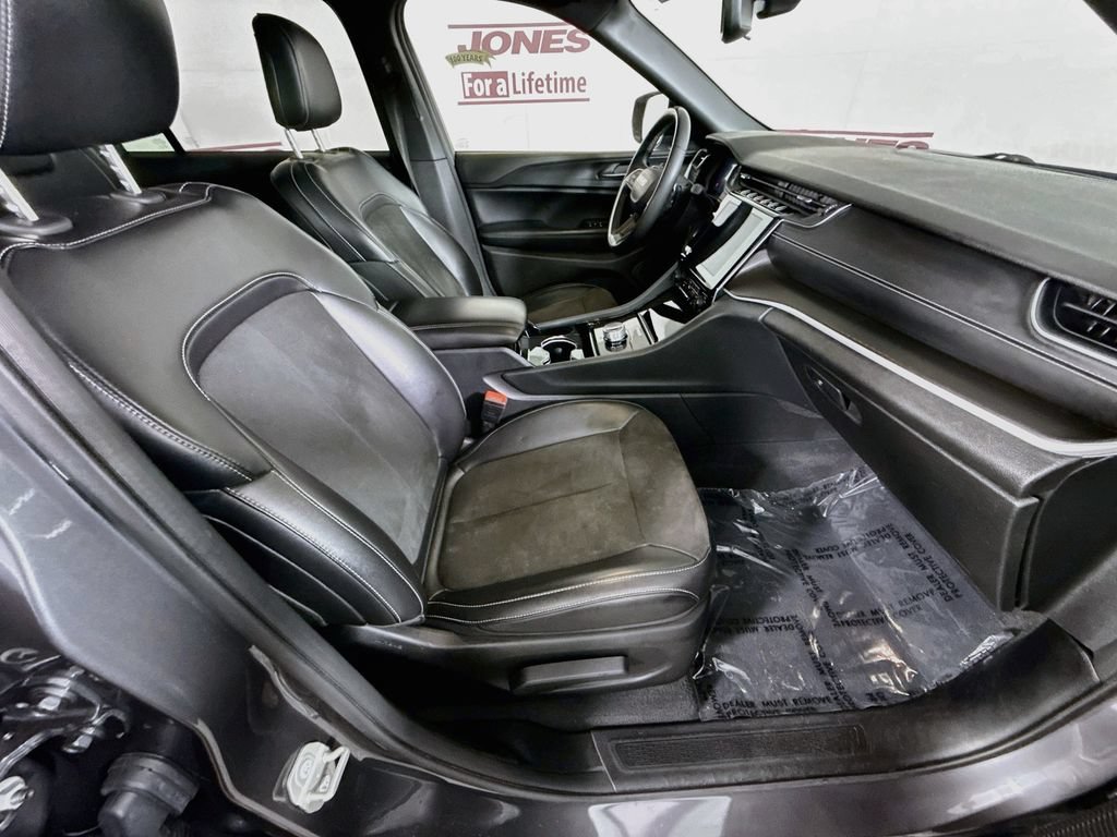 Used 2023 Jeep Grand Cherokee L Laredo AWD/4WD image 33