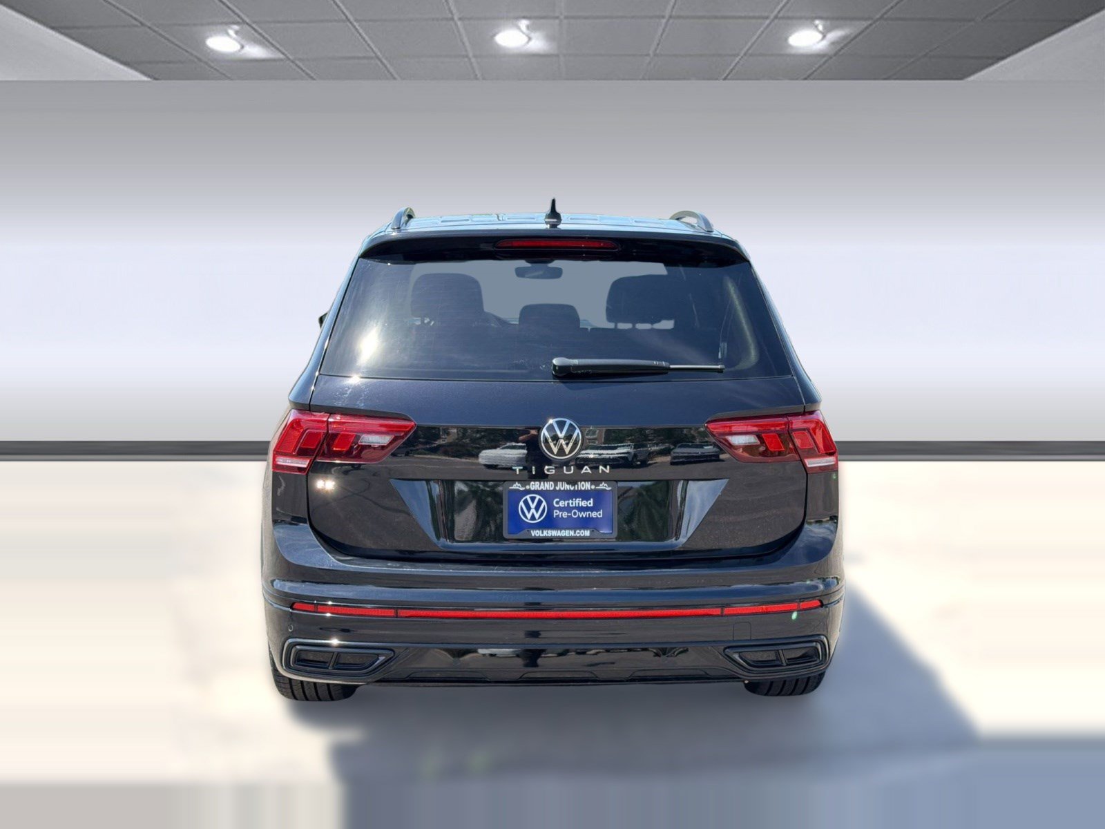 Used 2023 Volkswagen Tiguan SE R-Line FWD image 10