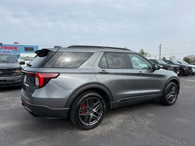 Used 2025 Ford Explorer ST-Line w/ ST-Line Street Pack AWD/4WD image 6