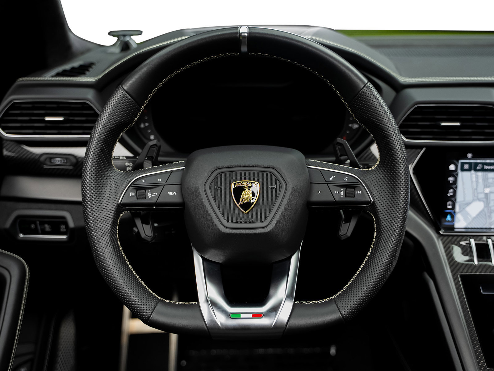 Used 2022 Lamborghini Urus AWD/4WD image 31