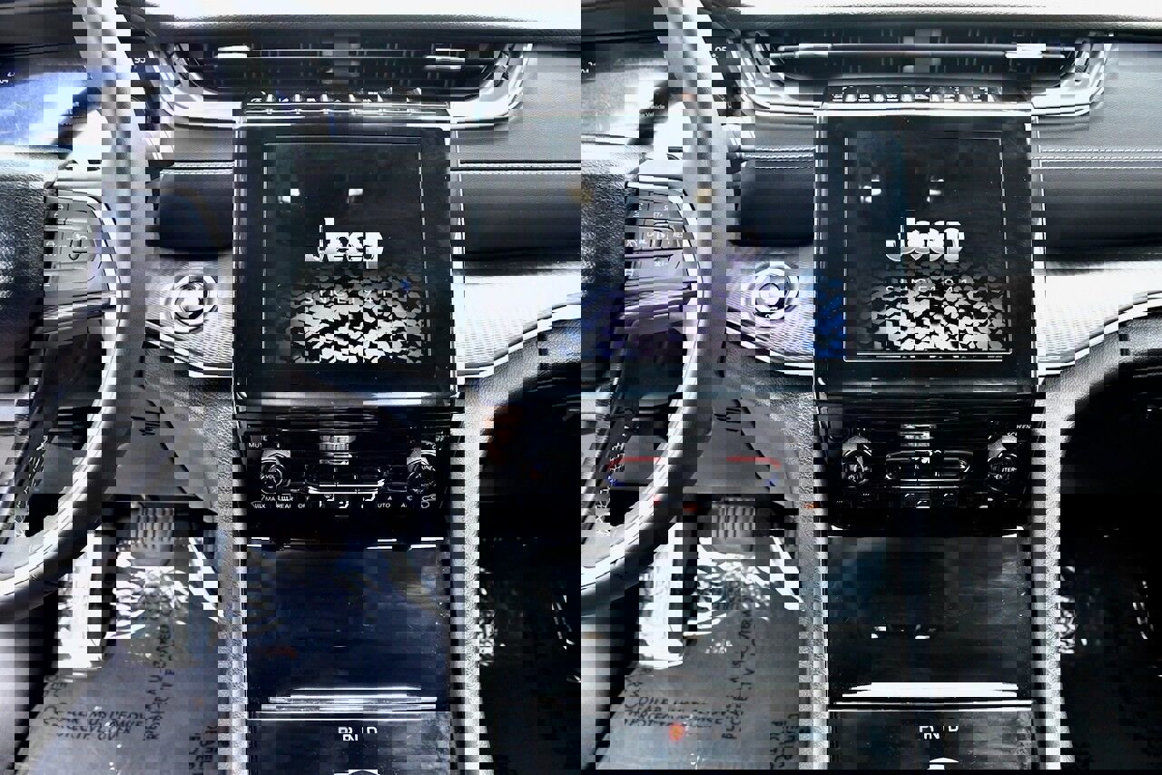 Used 2023 Jeep Grand Cherokee L Laredo image 26