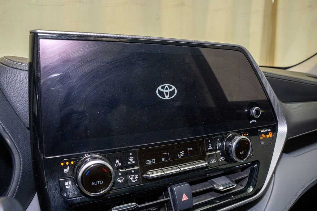 Used 2023 Toyota Highlander Platinum image 15