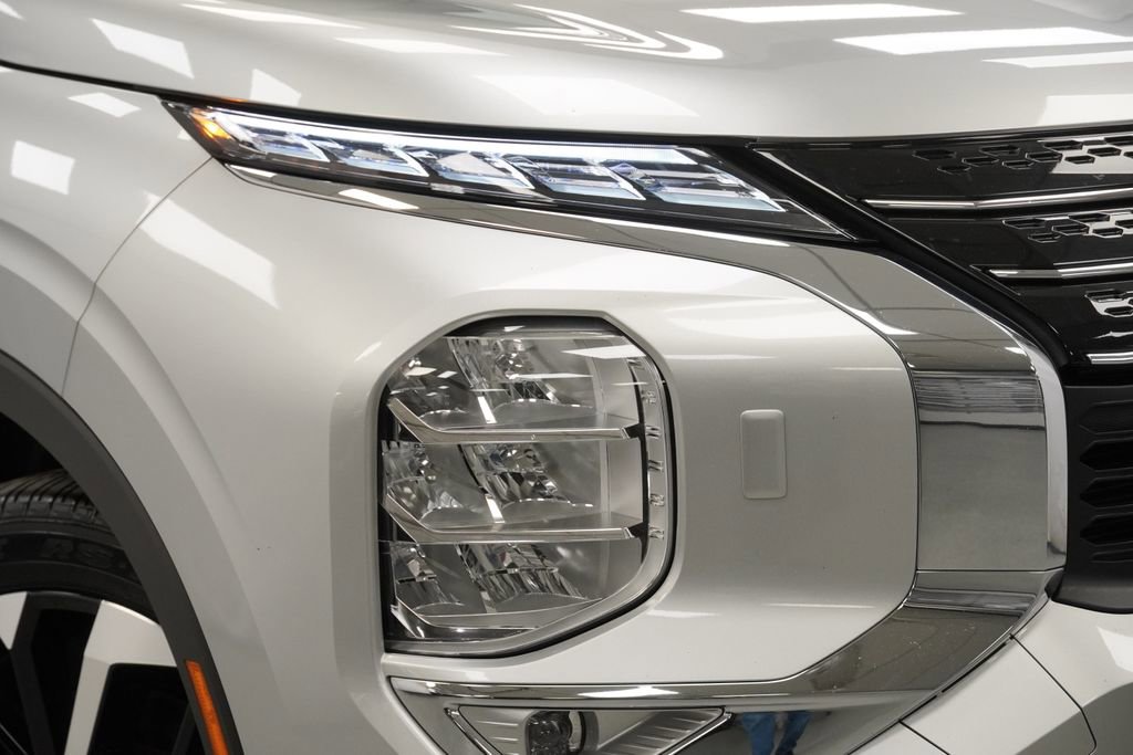 Used 2024 Mitsubishi Outlander SE image 5