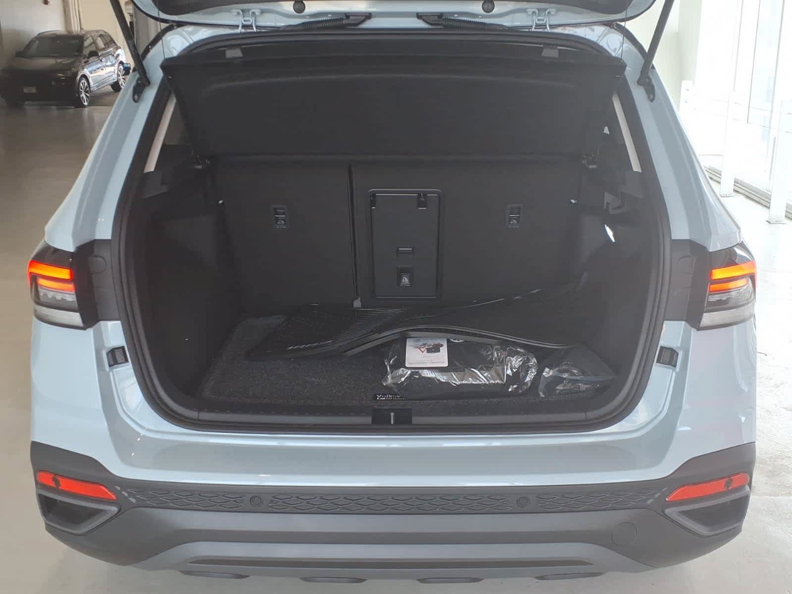Used 2026 Volkswagen Taos SE AWD/4WD image 10