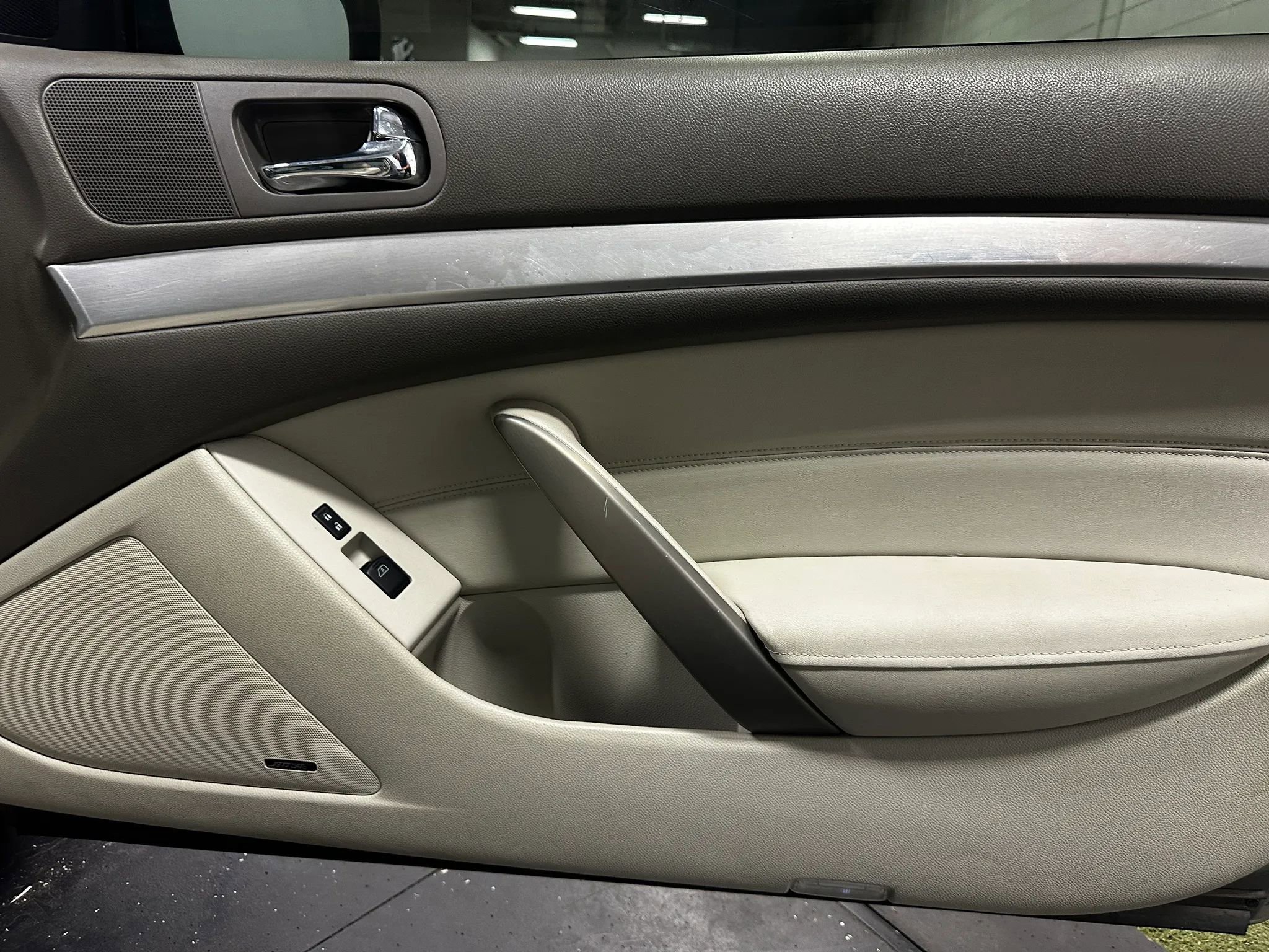 Used 2010 INFINITI G37 Journey w/ Premium Pkg image 18