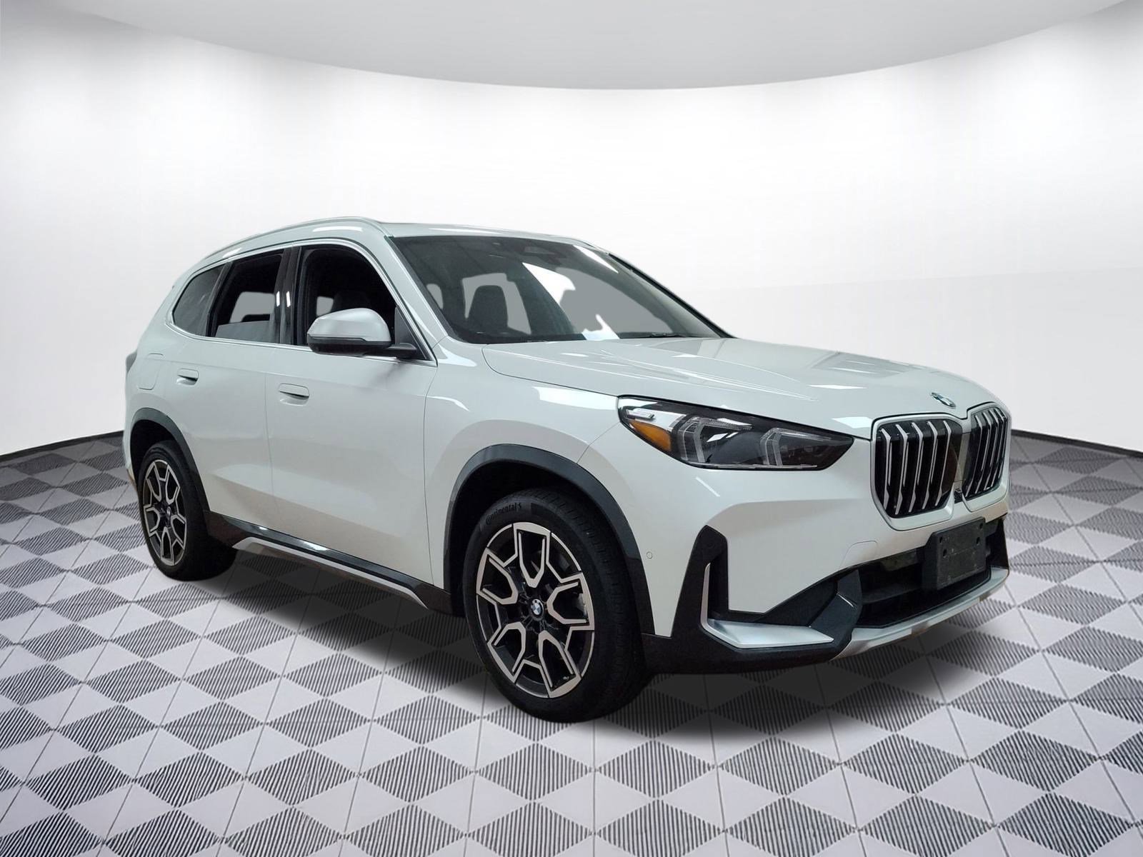 Used 2024 BMW X1 xDrive28i w/ Premium Package image 6