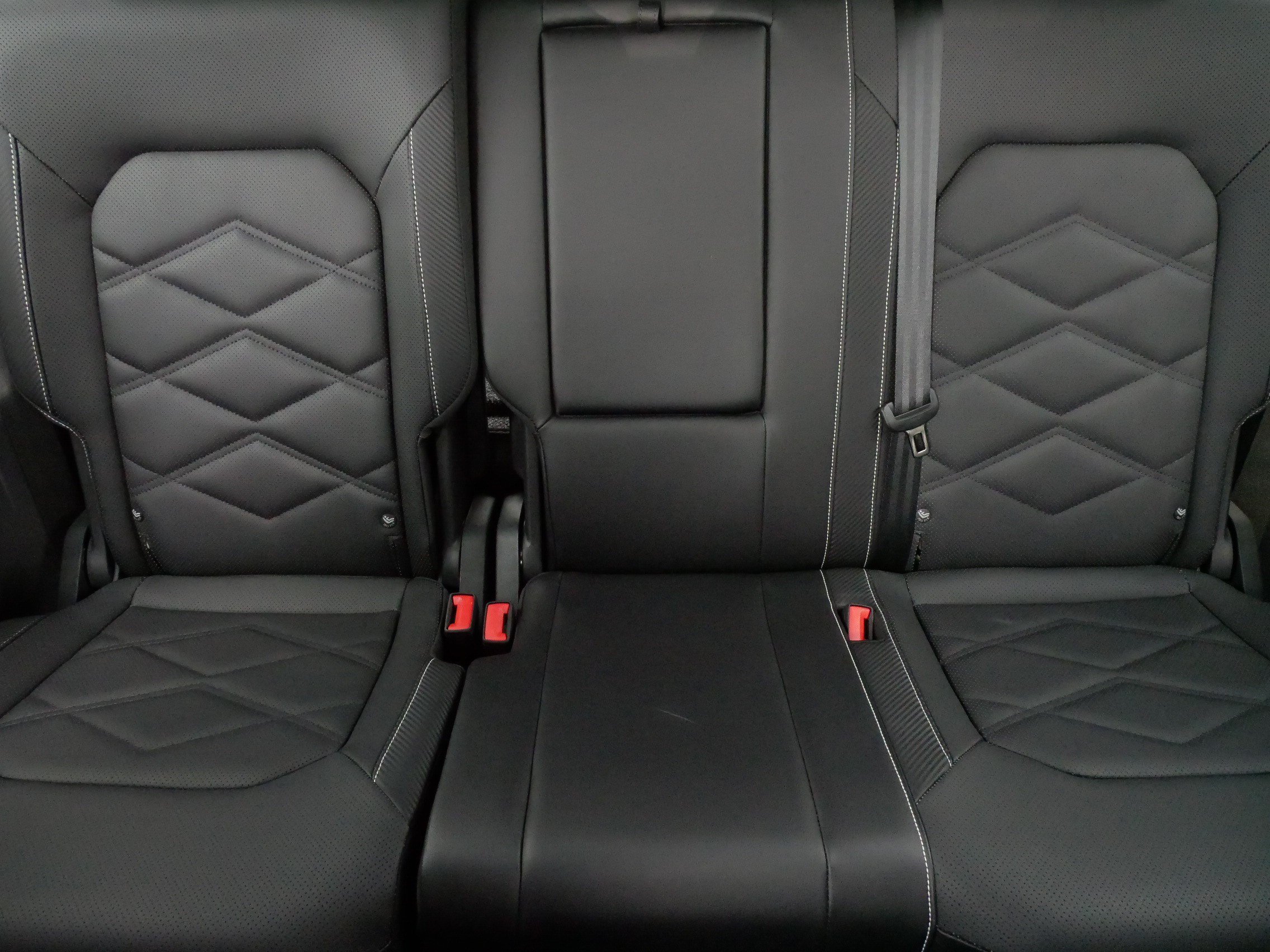 Used 2024 Volkswagen Atlas Cross Sport SE w/ Panoramic Sunroof Package AWD/4WD image 13