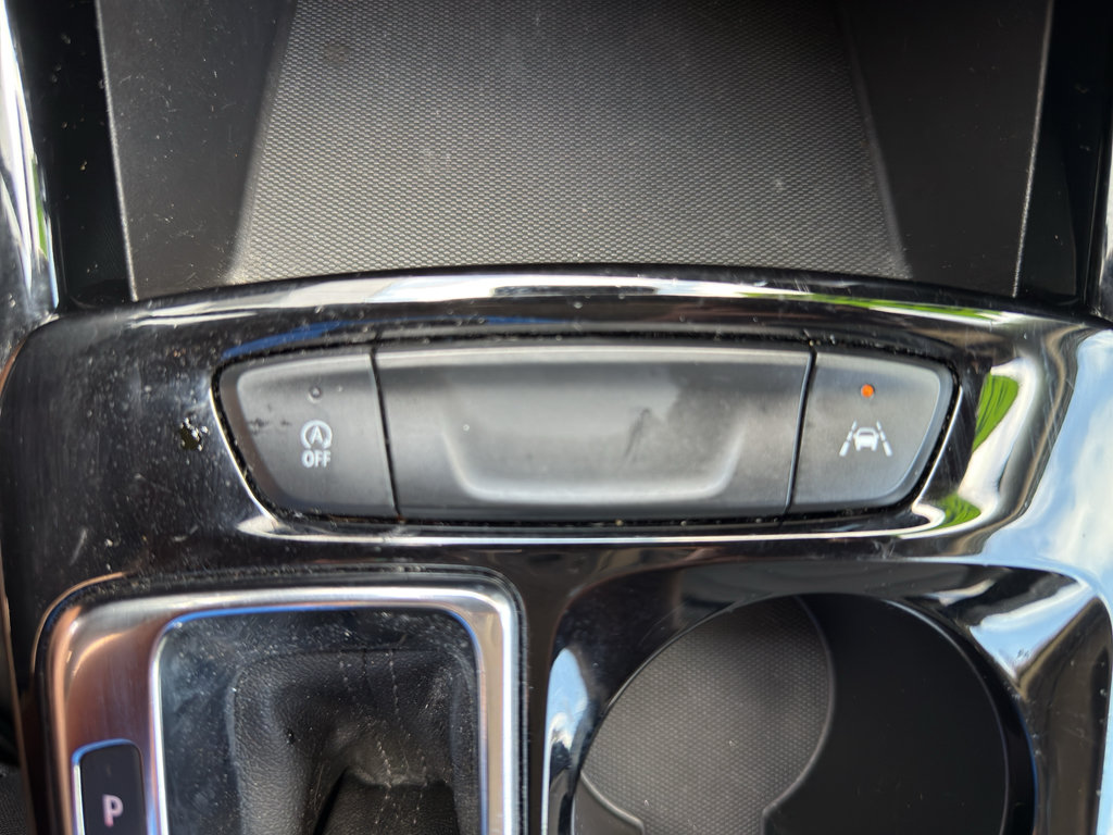 Used 2025 Chevrolet Trax LT FWD image 29