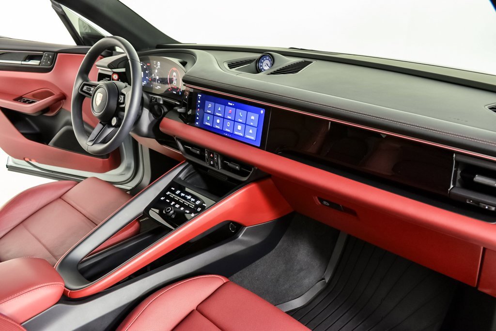 Certified 2025 Porsche Macan 4S Electric w/ Premium Package image 25