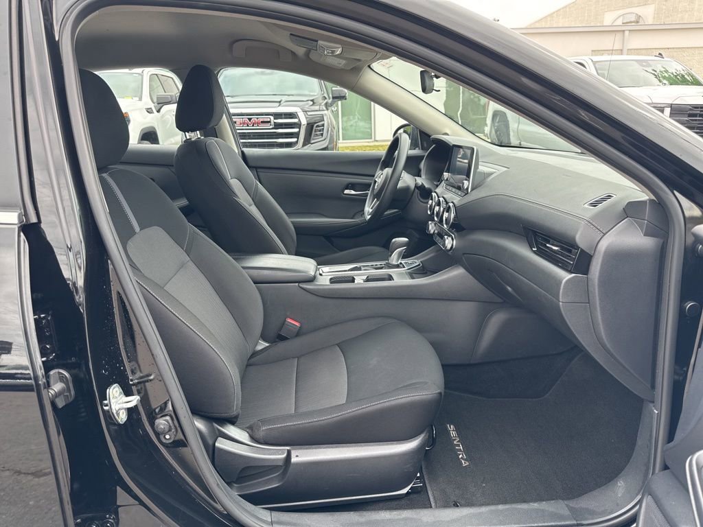 Used 2025 Nissan Sentra SV FWD image 16