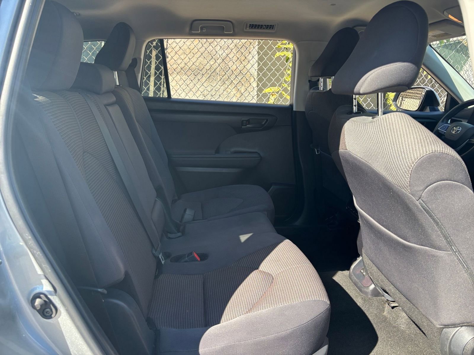 Used 2025 Toyota Highlander LE image 27