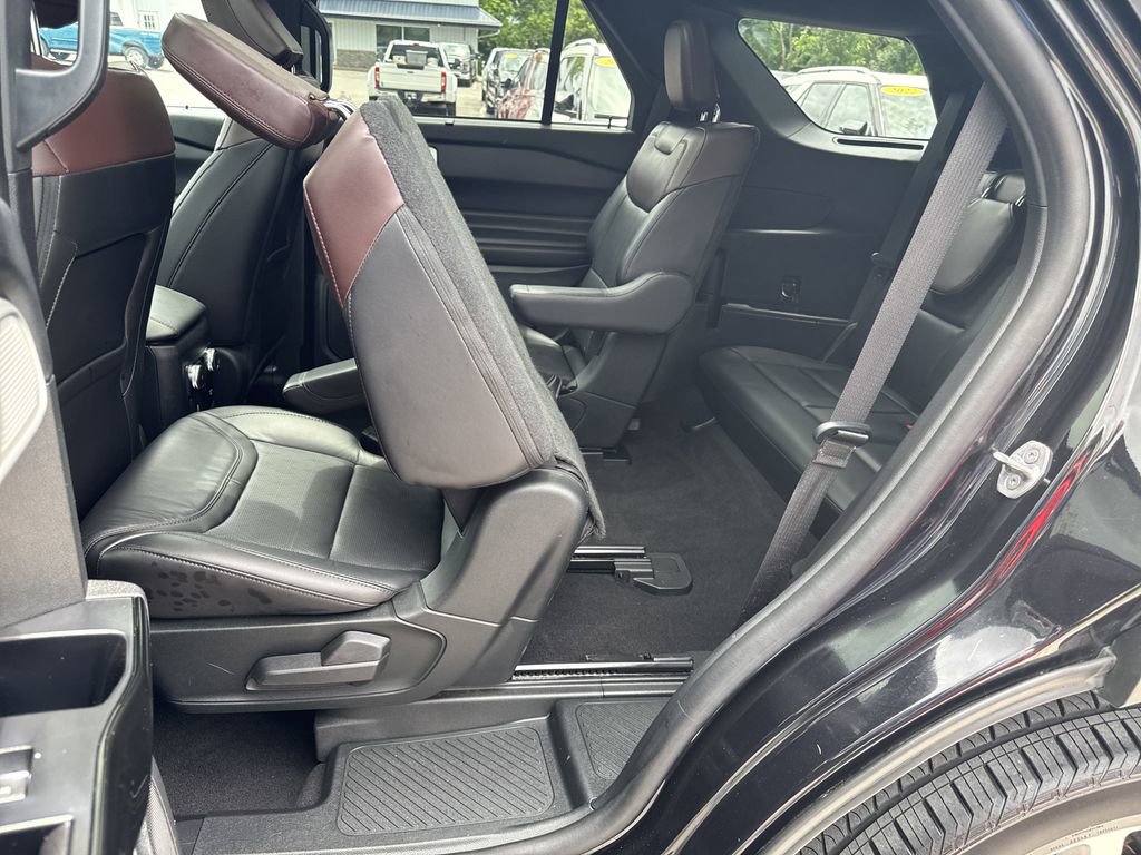 Used 2022 Ford Explorer Platinum w/ Equipment Group 601A image 38