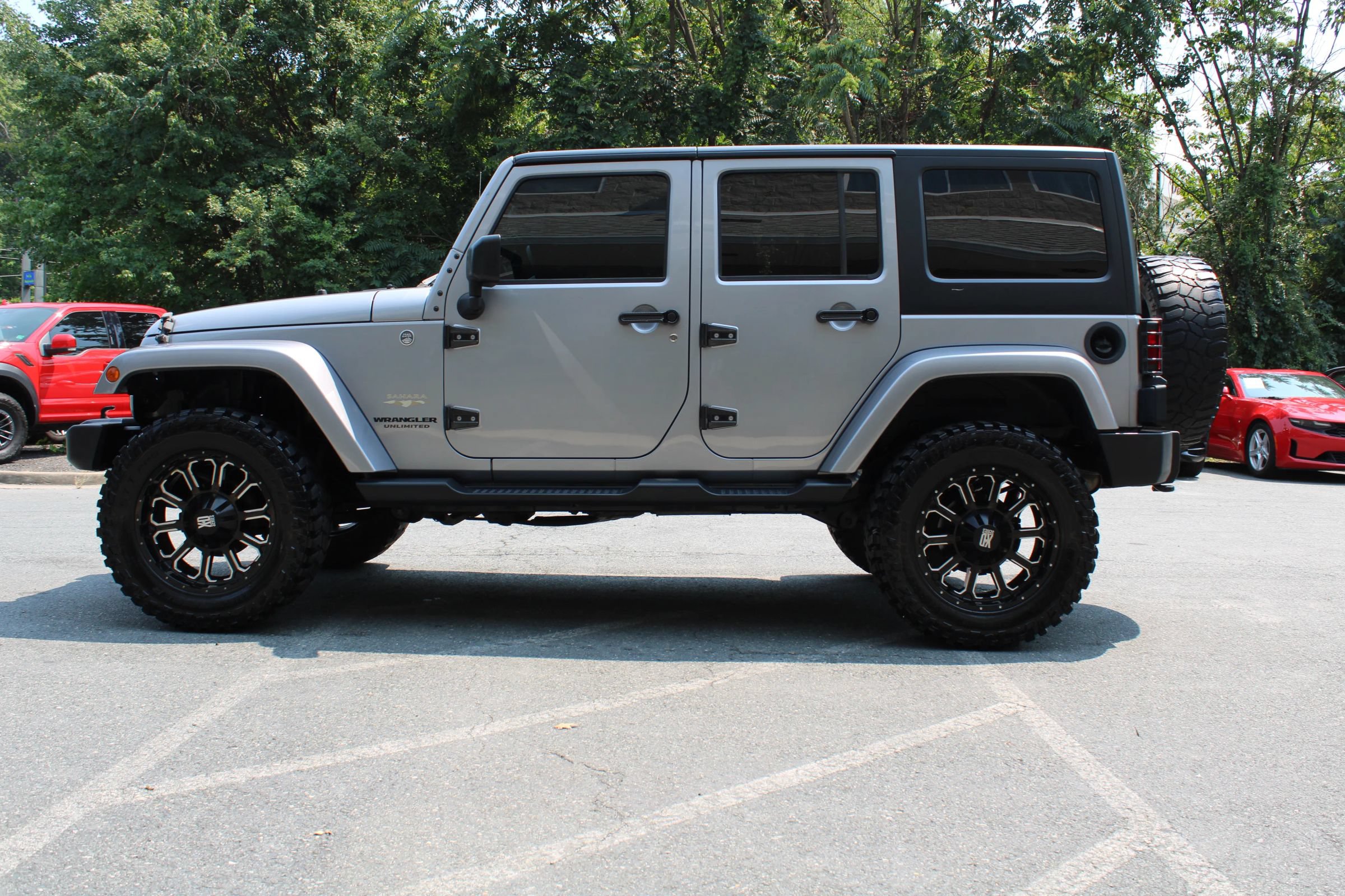 Used 2015 Jeep Wrangler Unlimited Sahara w/ Connectivity Group AWD/4WD image 28